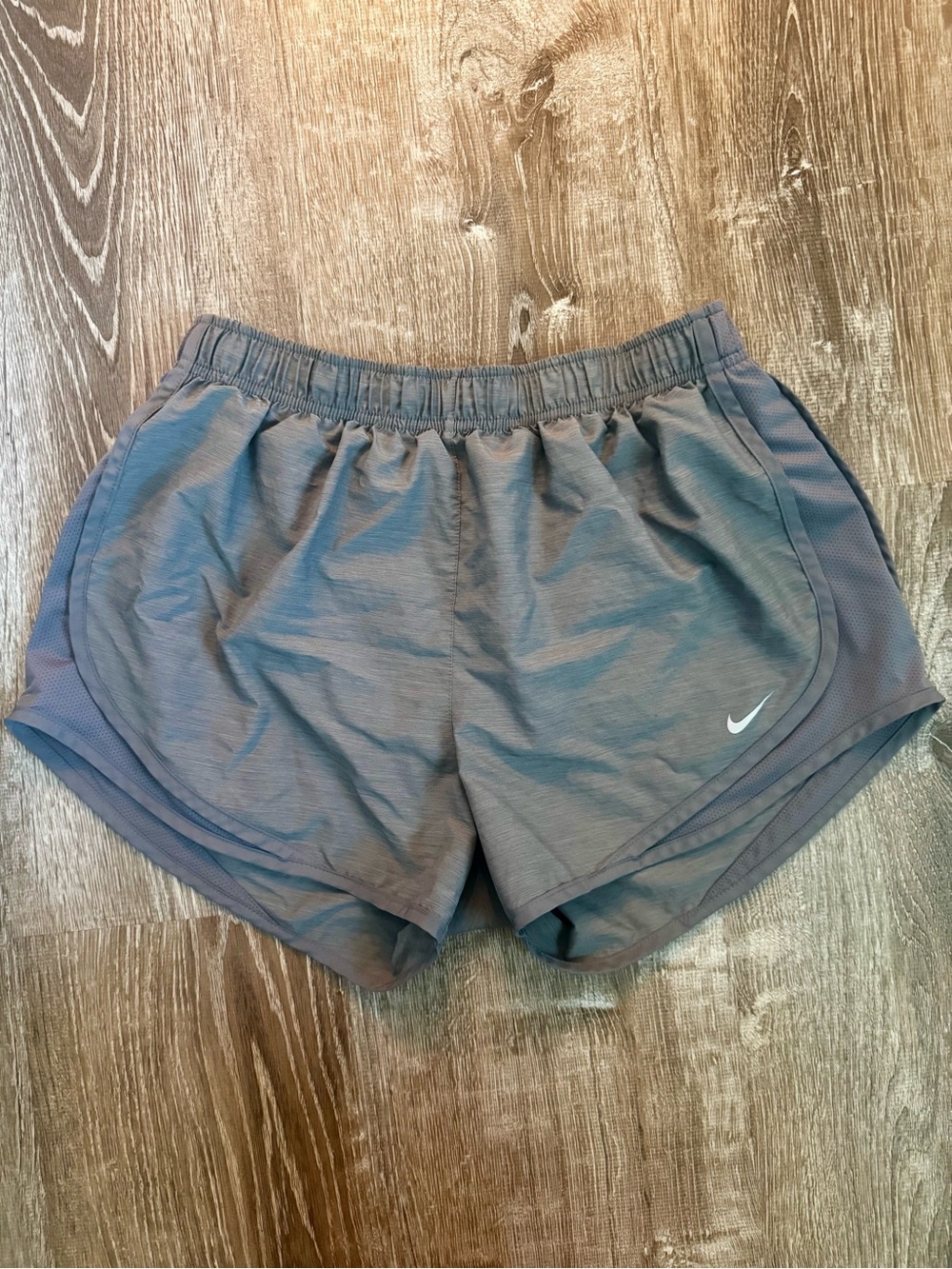 Nike Women's Tempo Gray Running Shorts, Large